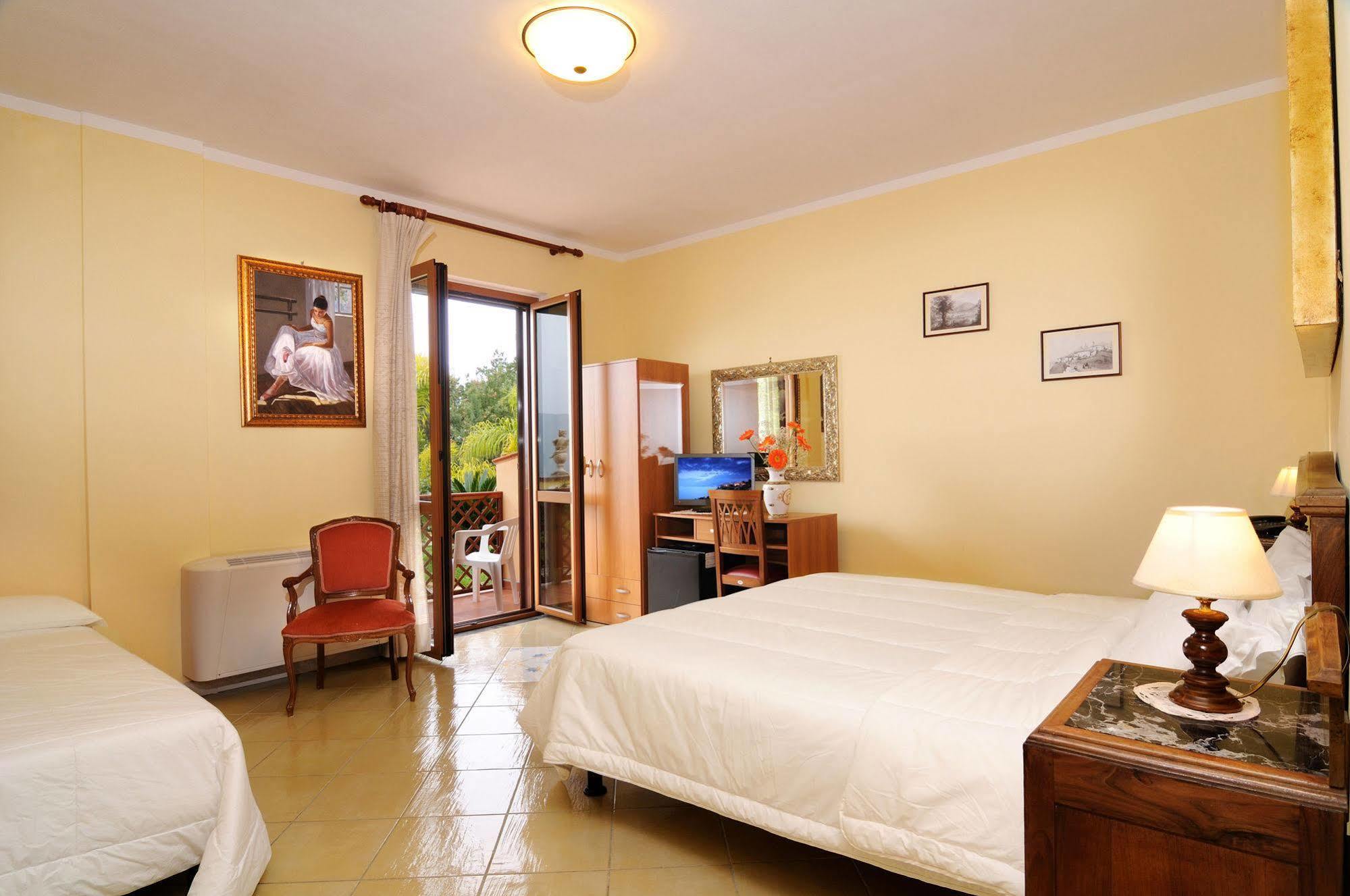Hotel Villa La Colombaia Agropoli Buitenkant foto