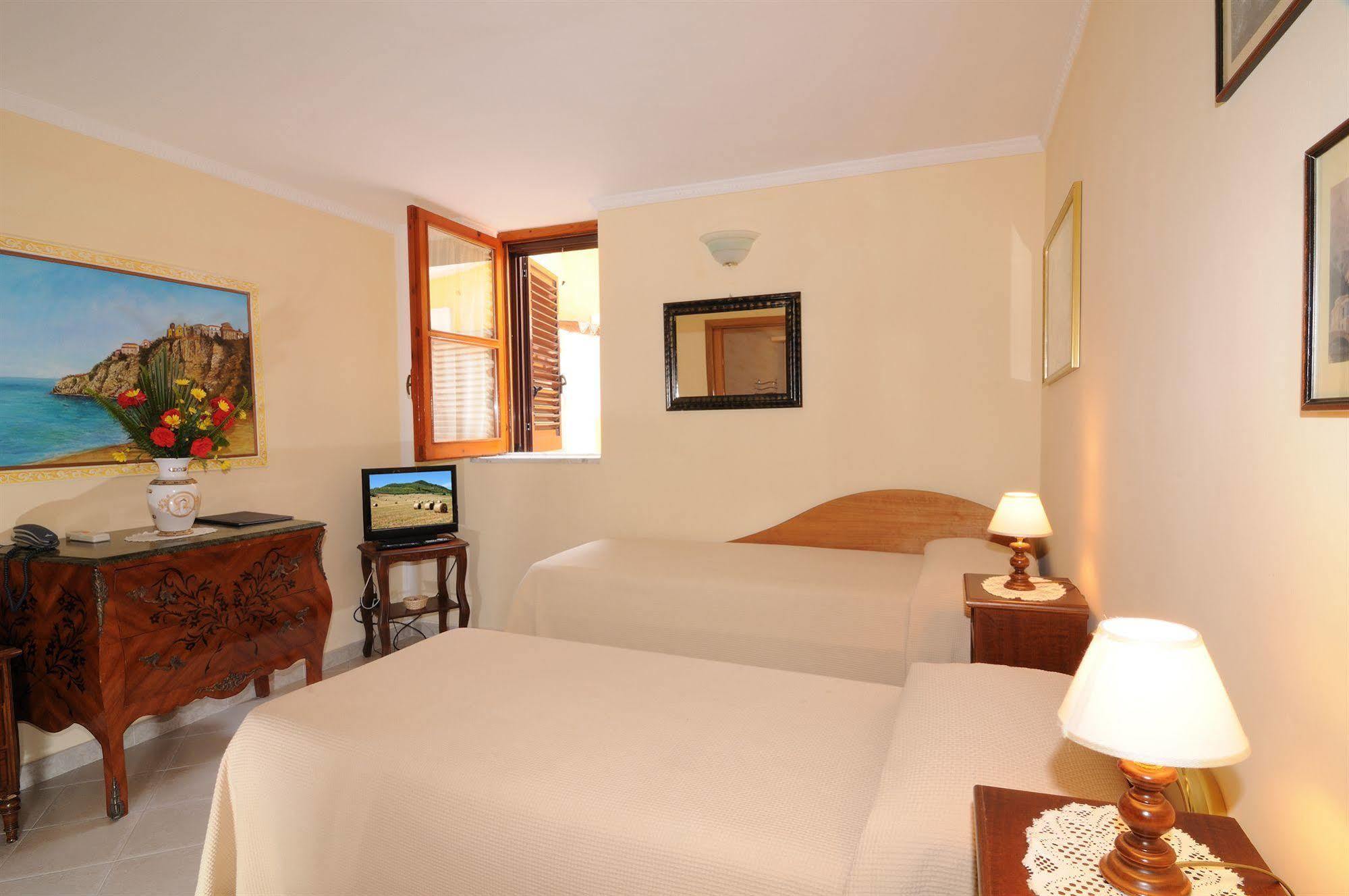 Hotel Villa La Colombaia Agropoli Buitenkant foto