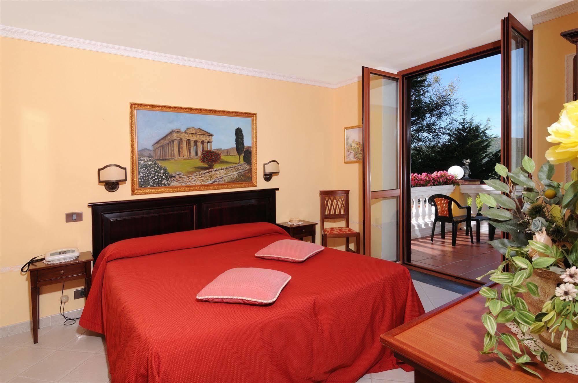 Hotel Villa La Colombaia Agropoli Buitenkant foto