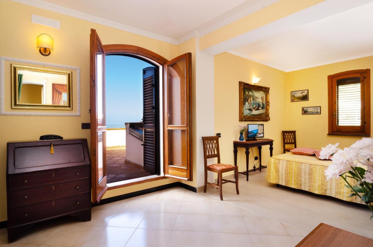 Hotel Villa La Colombaia Agropoli Buitenkant foto